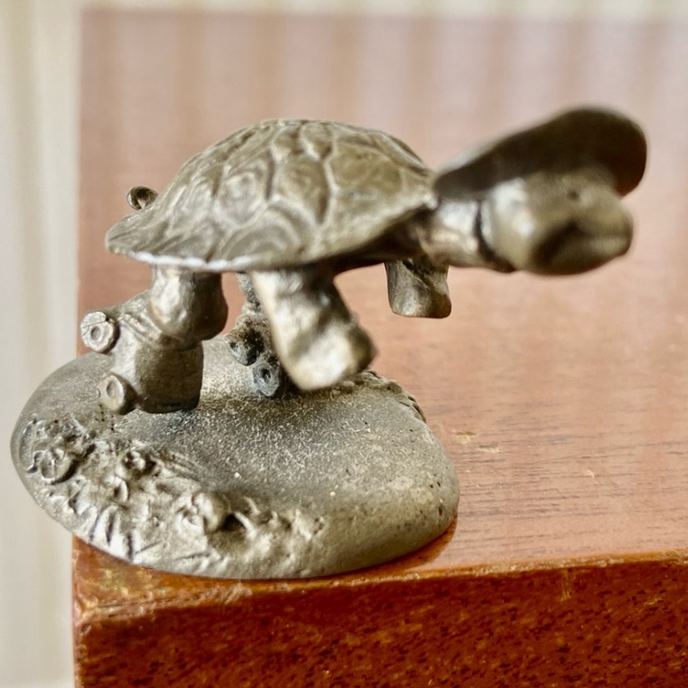 Vintage 1977 Hallmark Little Gallery Kirk Pewter Small Turtle Figurine 1,3”L